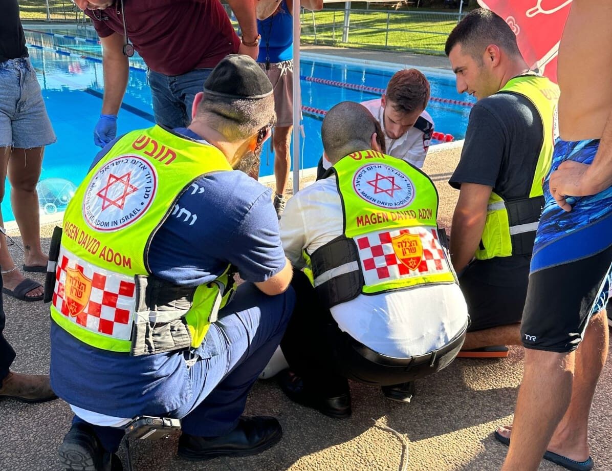 בתום מאמצי החייאה: נקבע מותו של בן 70 שטבע בבריכה בעמק חפר