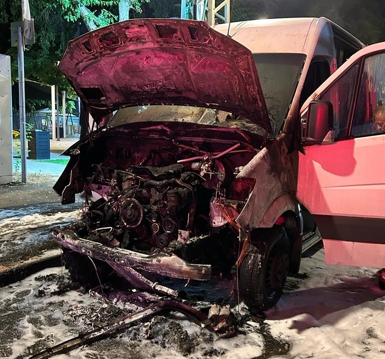 בפעם ה-3 בתוך מספר חודשים: רכב של יחידת 'נחשון' הוצת ועלה באש