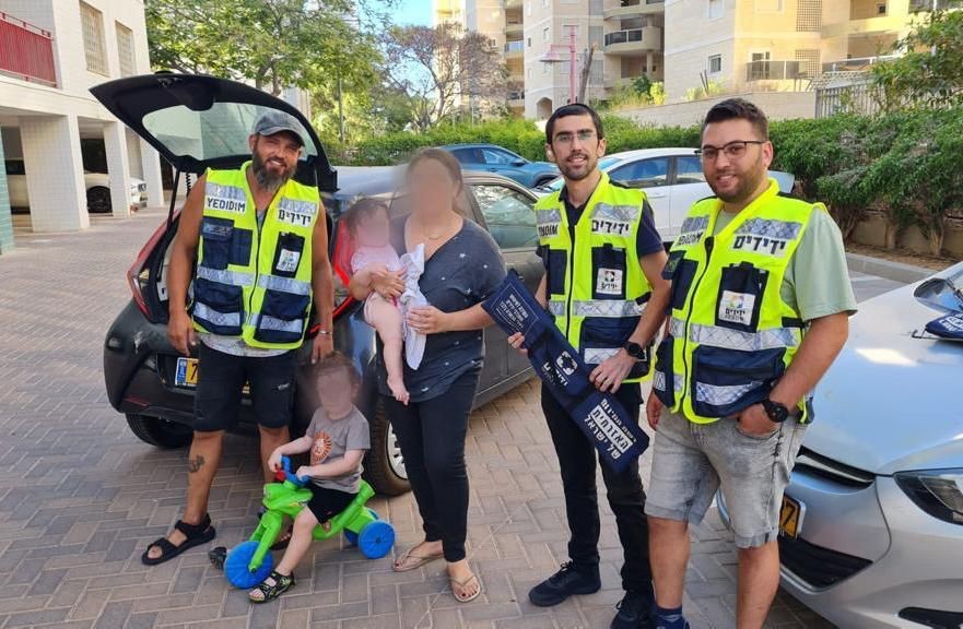 שני ילדים ננעלו ברכב פרטי בבאר שבע - וחלצו ע"י ארגון ידידים