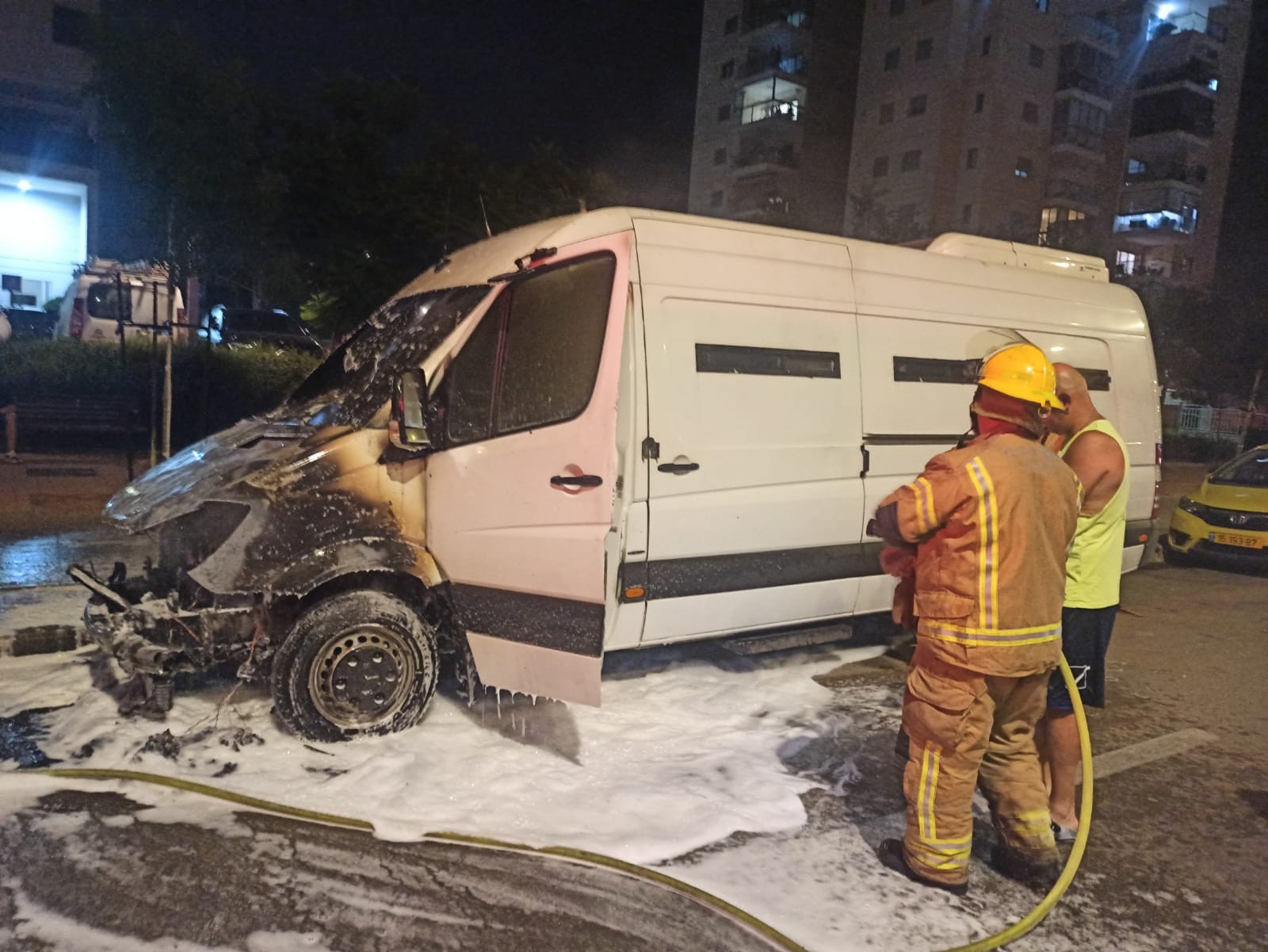 בפעם הרביעית בחודשיים: רכב שב"ס הוצת ועלה באש במהלך הלילה