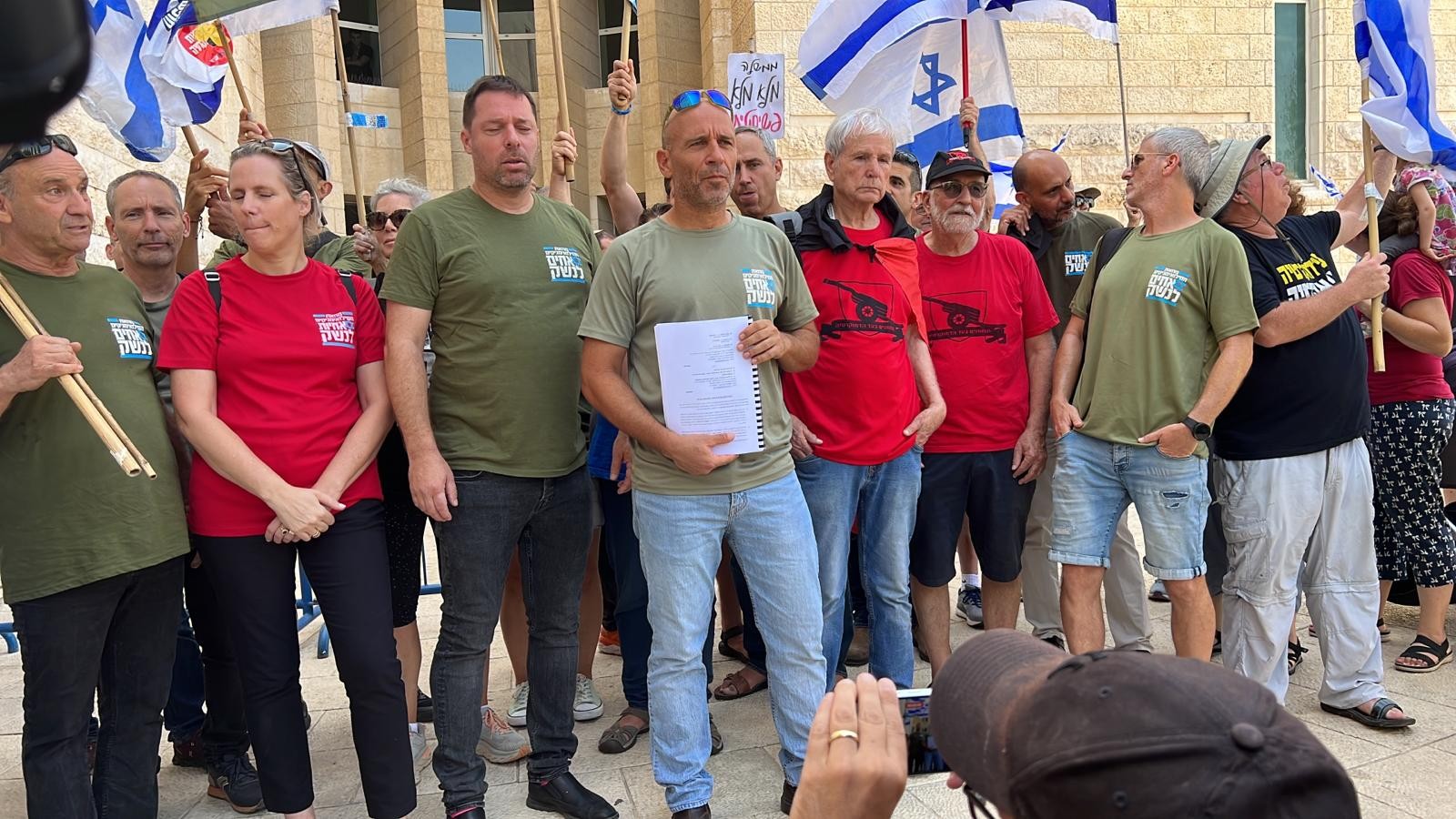 אחרי הכשרת הסרבנות, אנשי המחאה עותרים נגד "אי גיוס חרדים"