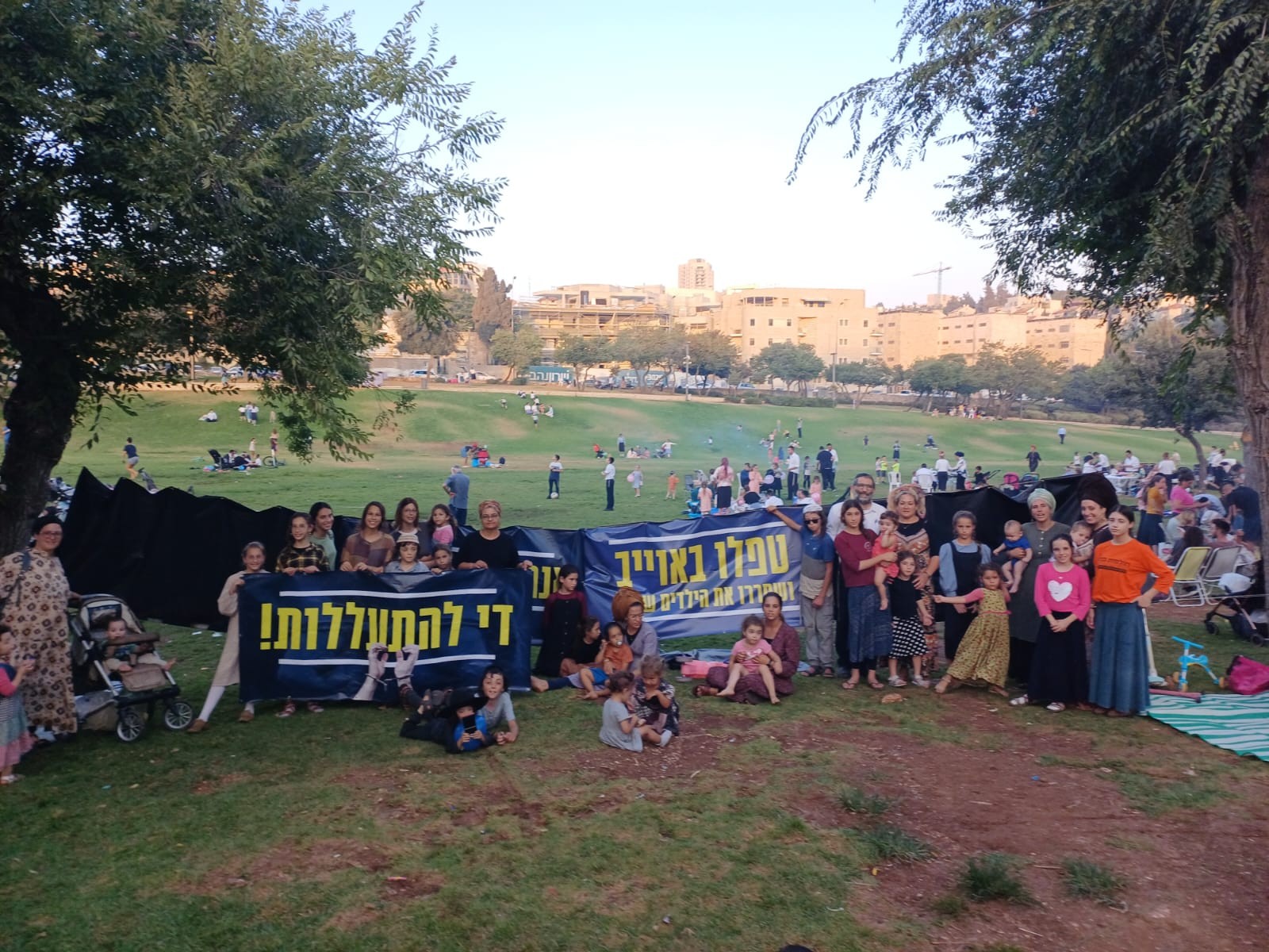 מחאת הצווים המנהליים: משפחות המתיישבים פתחו מאהל מול משכן הכנסת