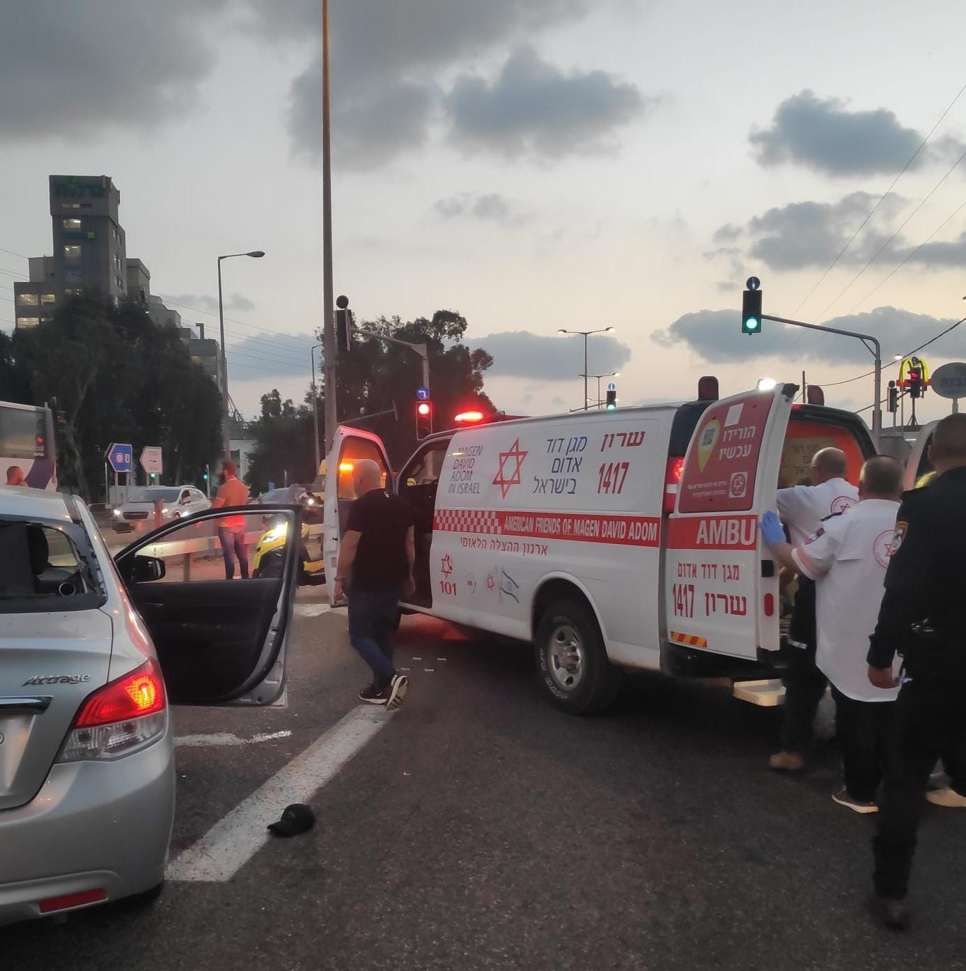 רוכב האופנוע מתקרב, יורה צרורות ונמלט: תיעוד הרצח בגן שמואל
