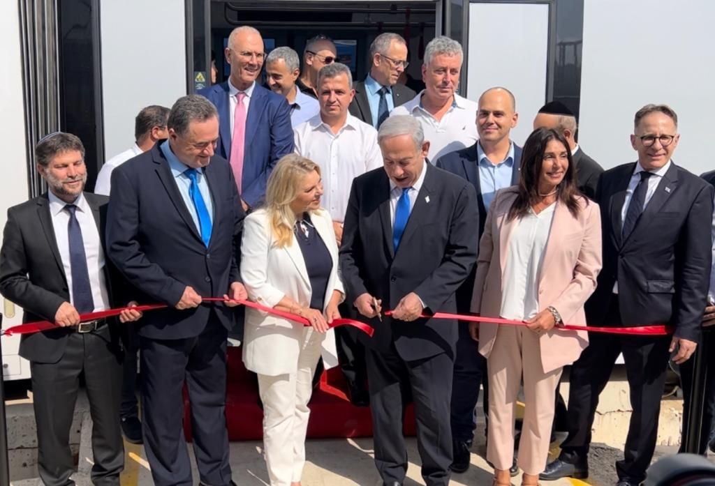 ראש הממשלה בנימין נתניהו חונך את הרכבת הקלה של גוש דן. ללא קרדיט