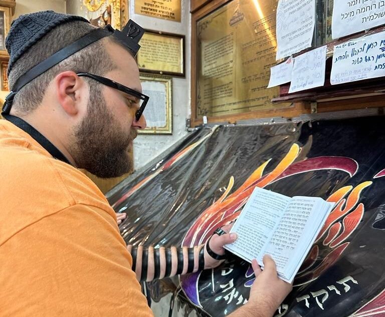 מצמרר: אליאב זוהר והמתפללים באומן שרים "שיר למעלות" | צפו