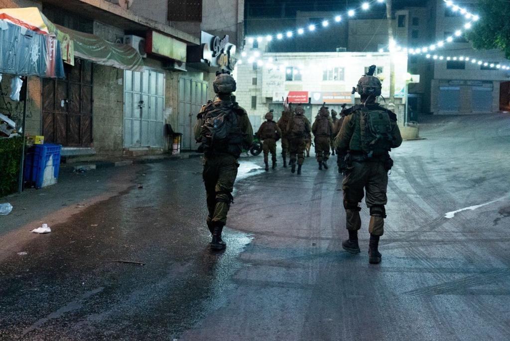 יו"ש: מחבלים השליכו מטענים וירו זיקוקים לעבר כוחותינו