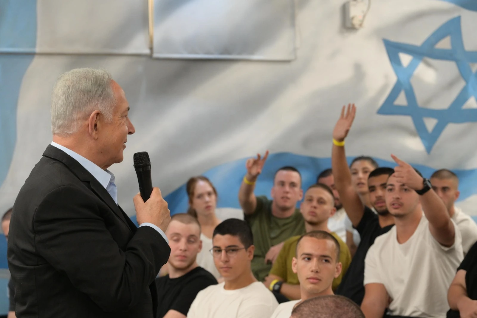 נתניהו בבסיס תל השומר: "אם יש צה"ל חזק - יש מדינה חזקה"