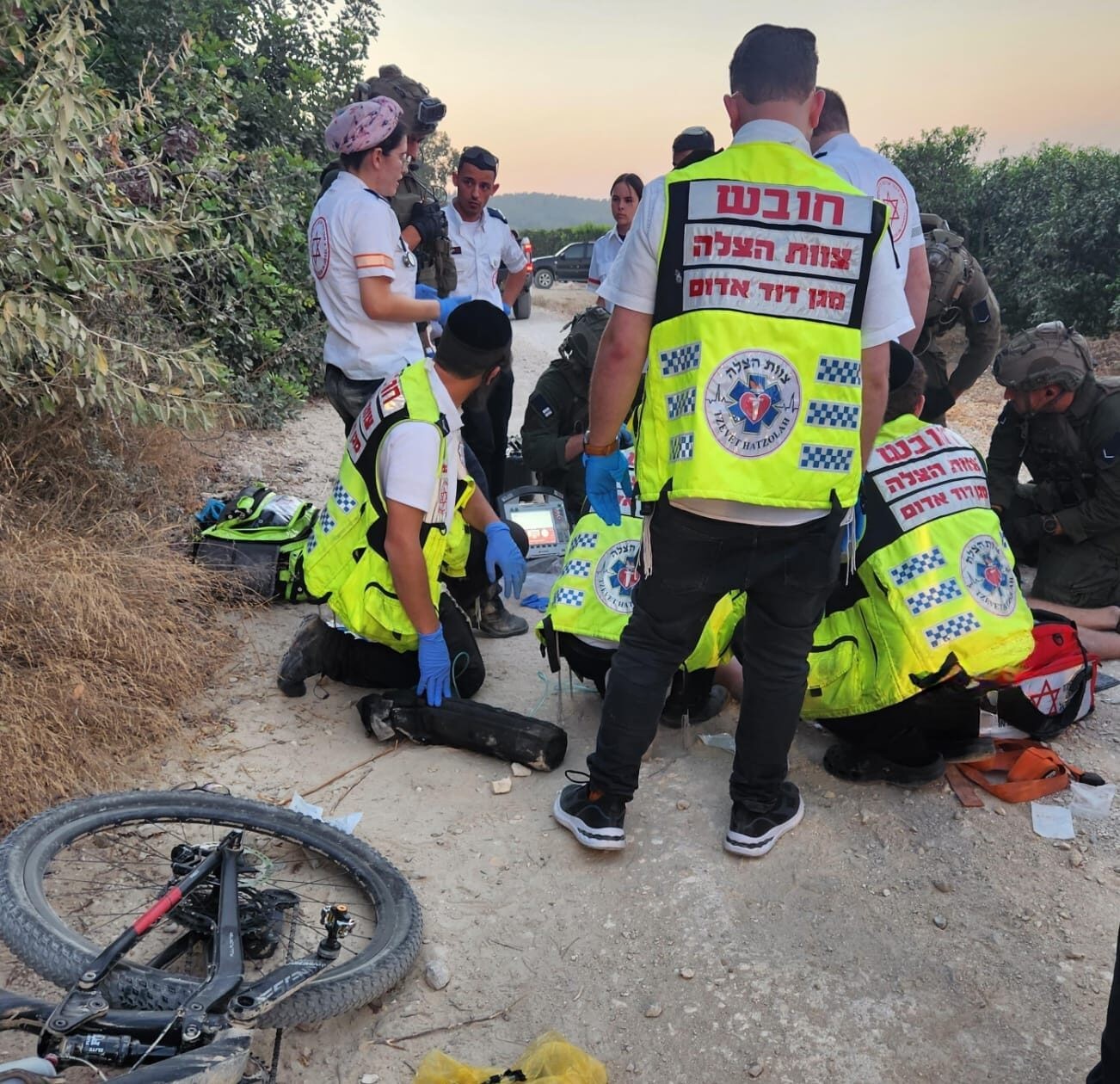 עצוב: רוכב אופניים התמוטט במהלך רכיבה - מותו נקבע במקום
