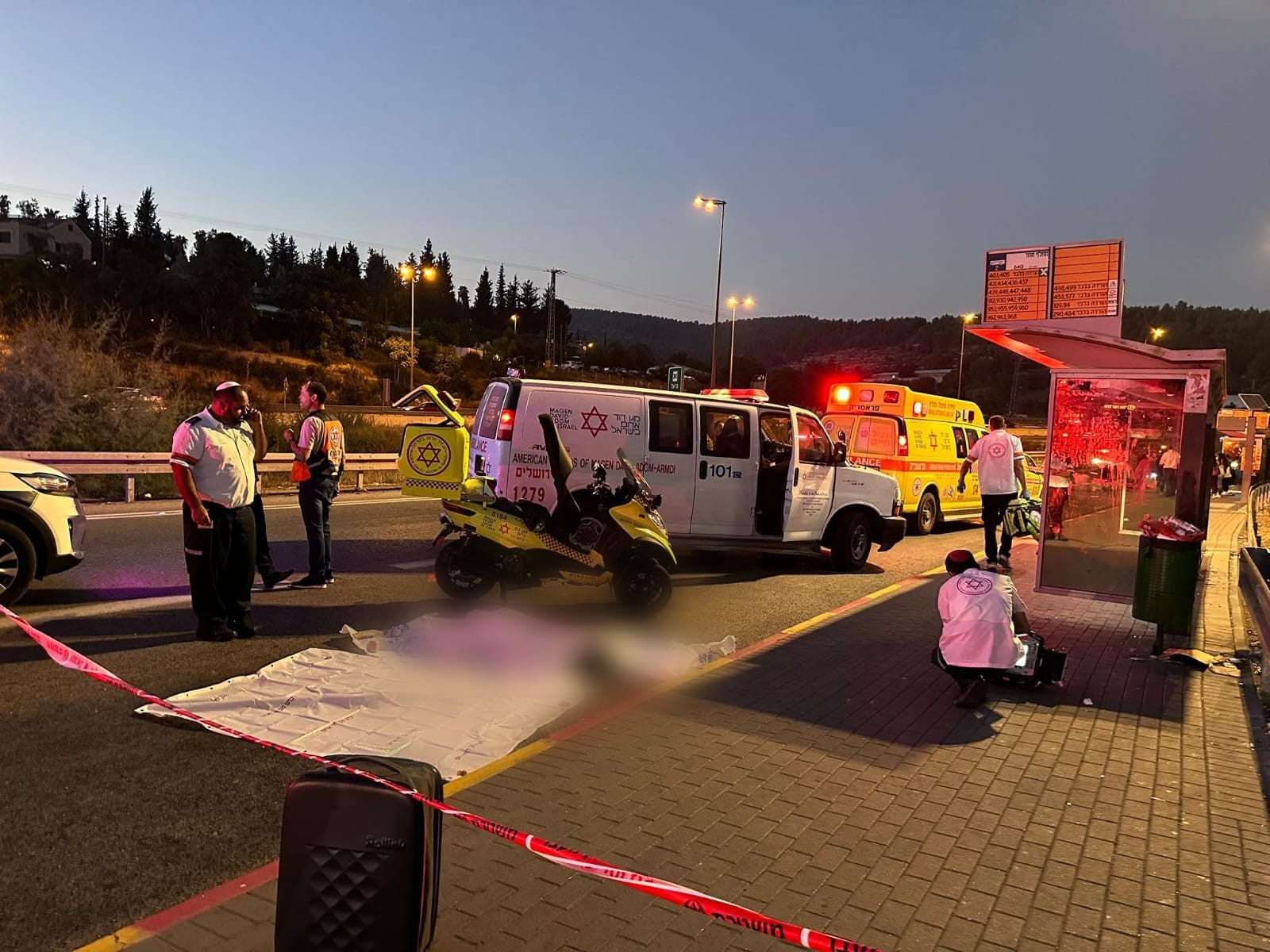 טרגדיה: נוסע המתין בתחנה - ונהרג מפגיעת אוטובוס