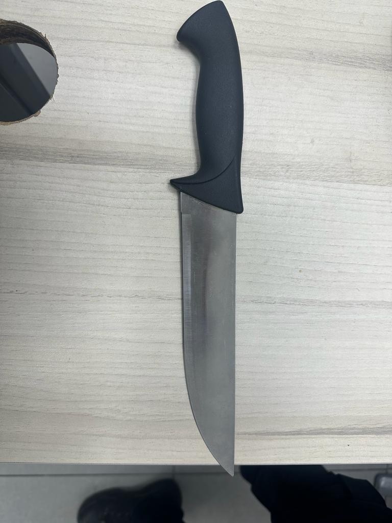 שוטרים ביצעו נוהל מעצר חשוד לעבר חמוש בסכין בירושלים | צפו