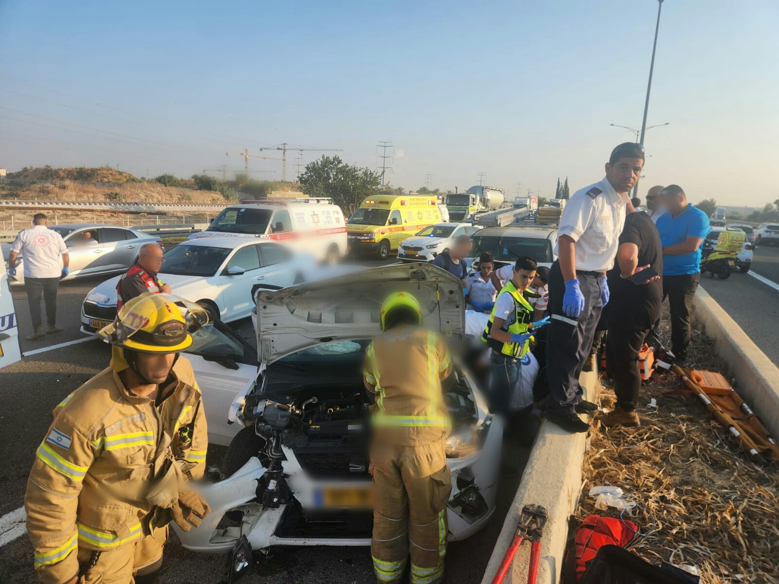 בת 34 במצב אנוש כתוצאה מתאונת דרכים בין 4 כלי רכב בכביש 6