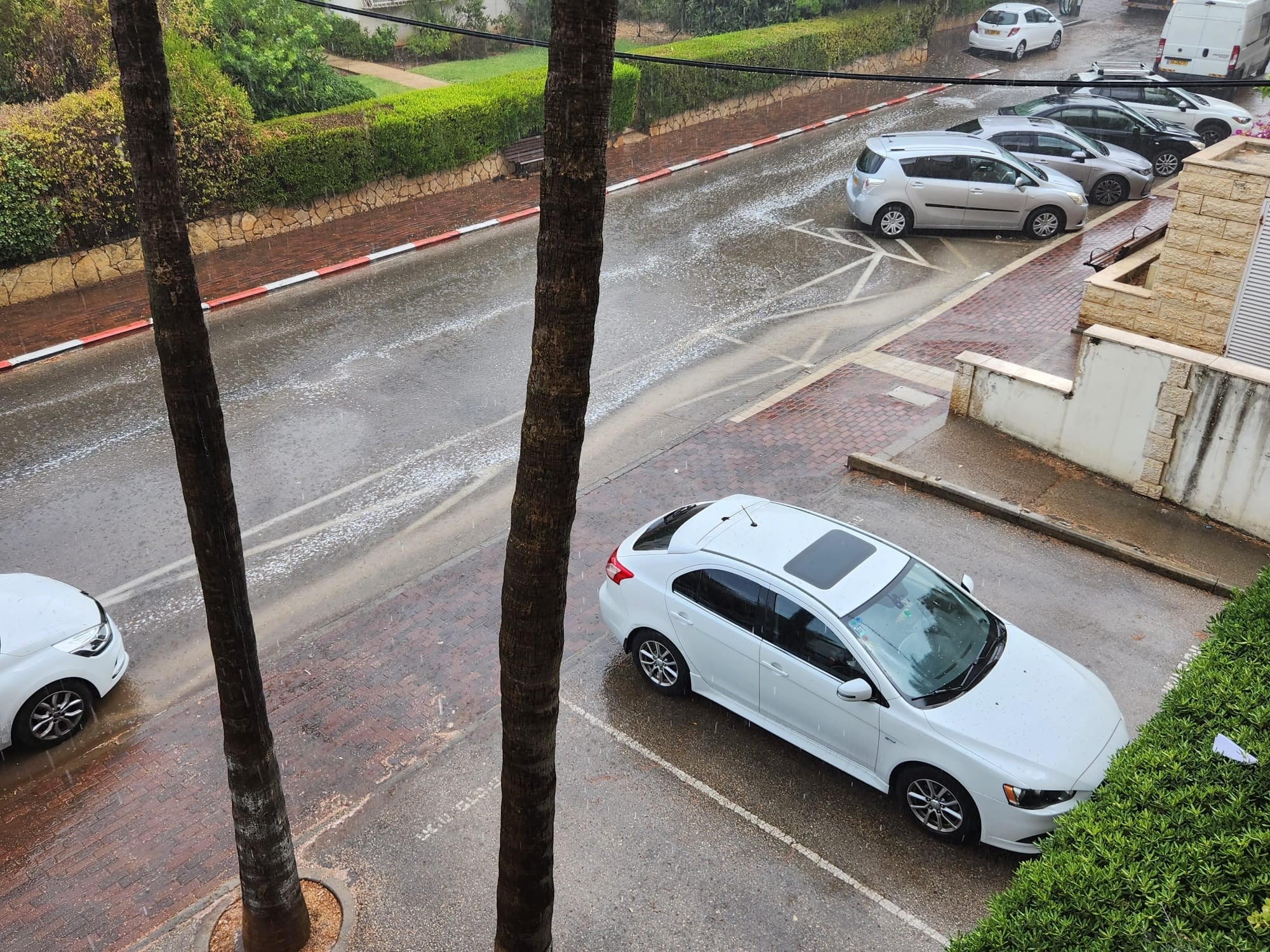 תושבי חיפה נדהמו לגלות - גשם בעיר בסוף אוגוסט | צפו בתיעוד