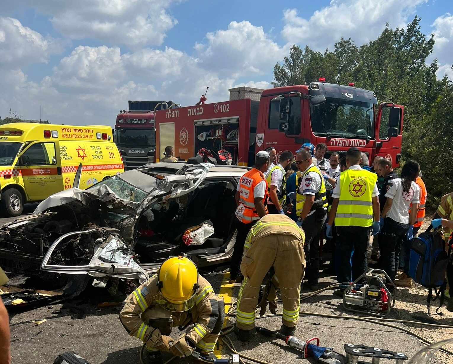 2 פצועים בתאונה סמוך לצומת בית גוברין, לכודה אחת חולצה