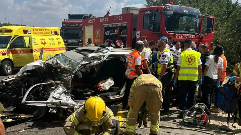 זירת התאונה סמוך לצומת בית גוברין | קרדיט צילום: דוברות כבאות והצלה, מחוז דרום