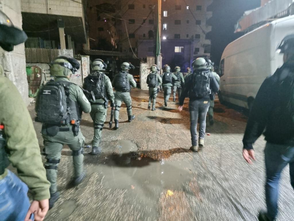 לוחמי מג"ב עצרו 7 מחבלים שיידו אבנים ובקת"בים על כוחותינו