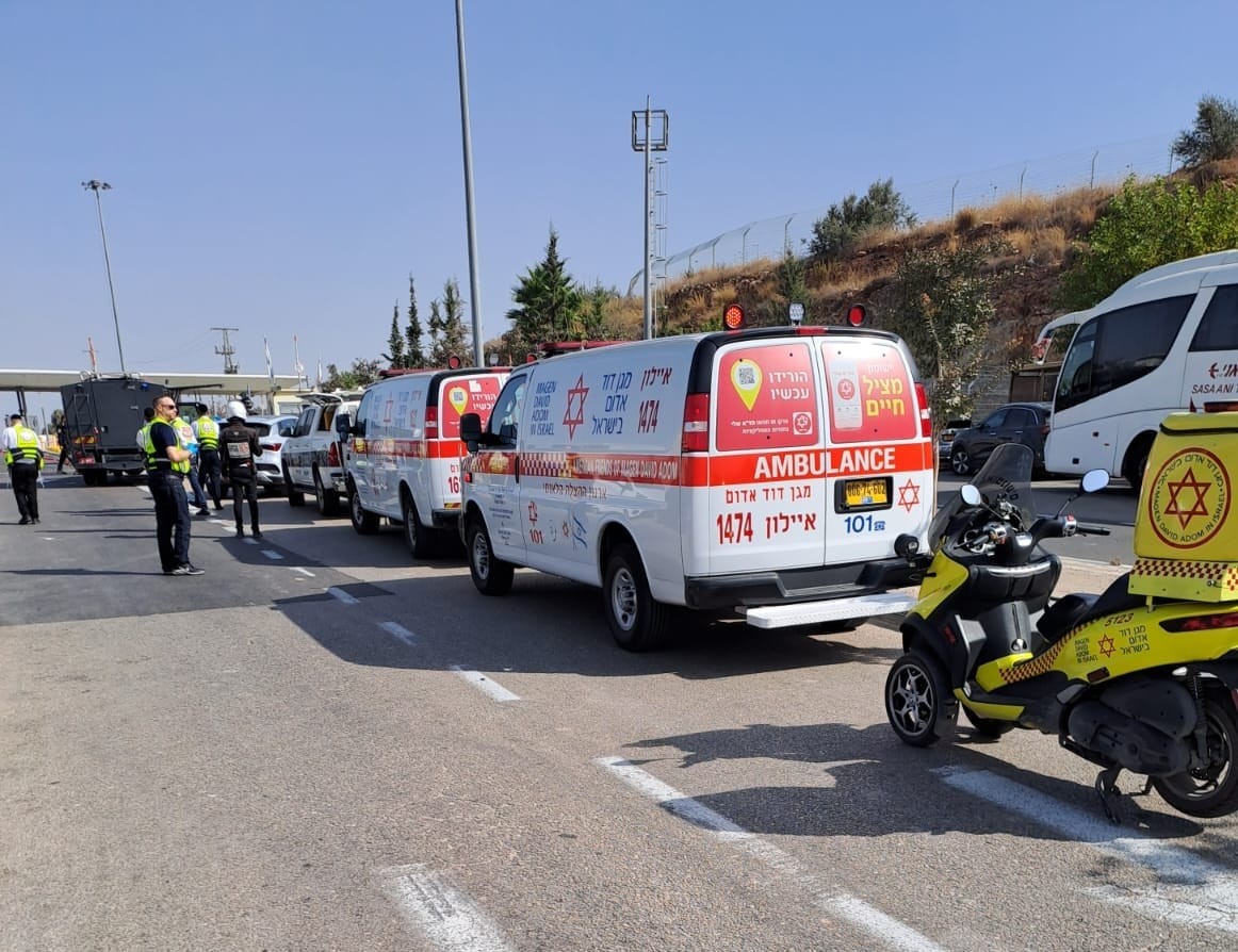 פיגוע הדריסה במחסום מכבים: 2 פצועים אנוש וקשה, המחבל חוסל