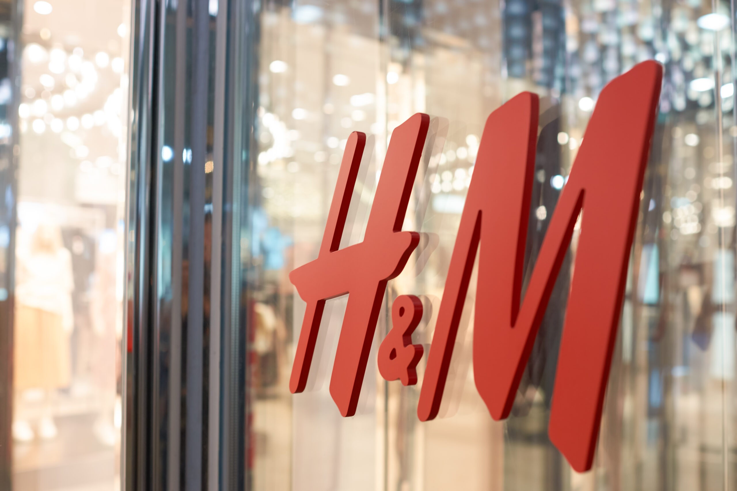נבדקים החשדות: H&M מתעללת בעובדיה במדינת עולם שלישי