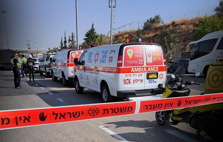 זירת הפיגוע סמוך למודיעין | קרדיט: מד"א