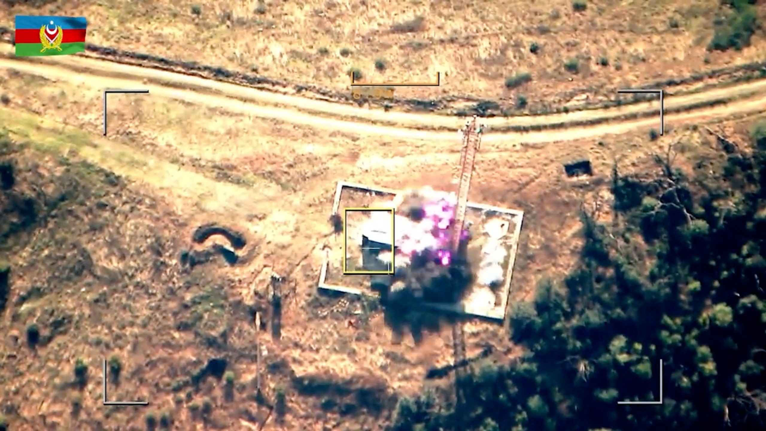 צילומי אוויר ממשרד ההגנה של אזרבייג'ן מראים ירי על עמדה ארמנית | צילום: רויטרס
