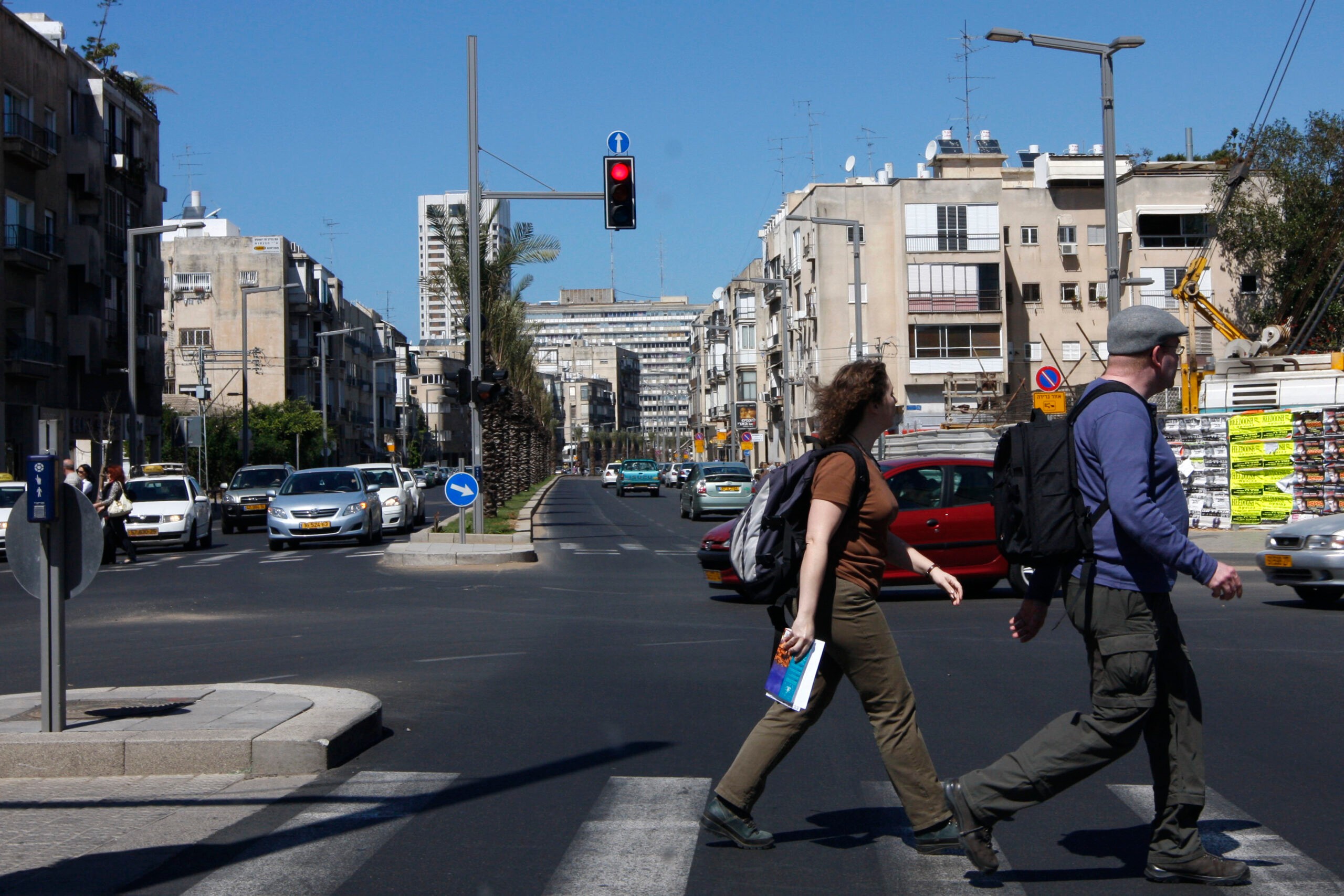 סקר מטלטל: כמה פעמים ראיתם נהגים נוסעים צומת באור אדום?
