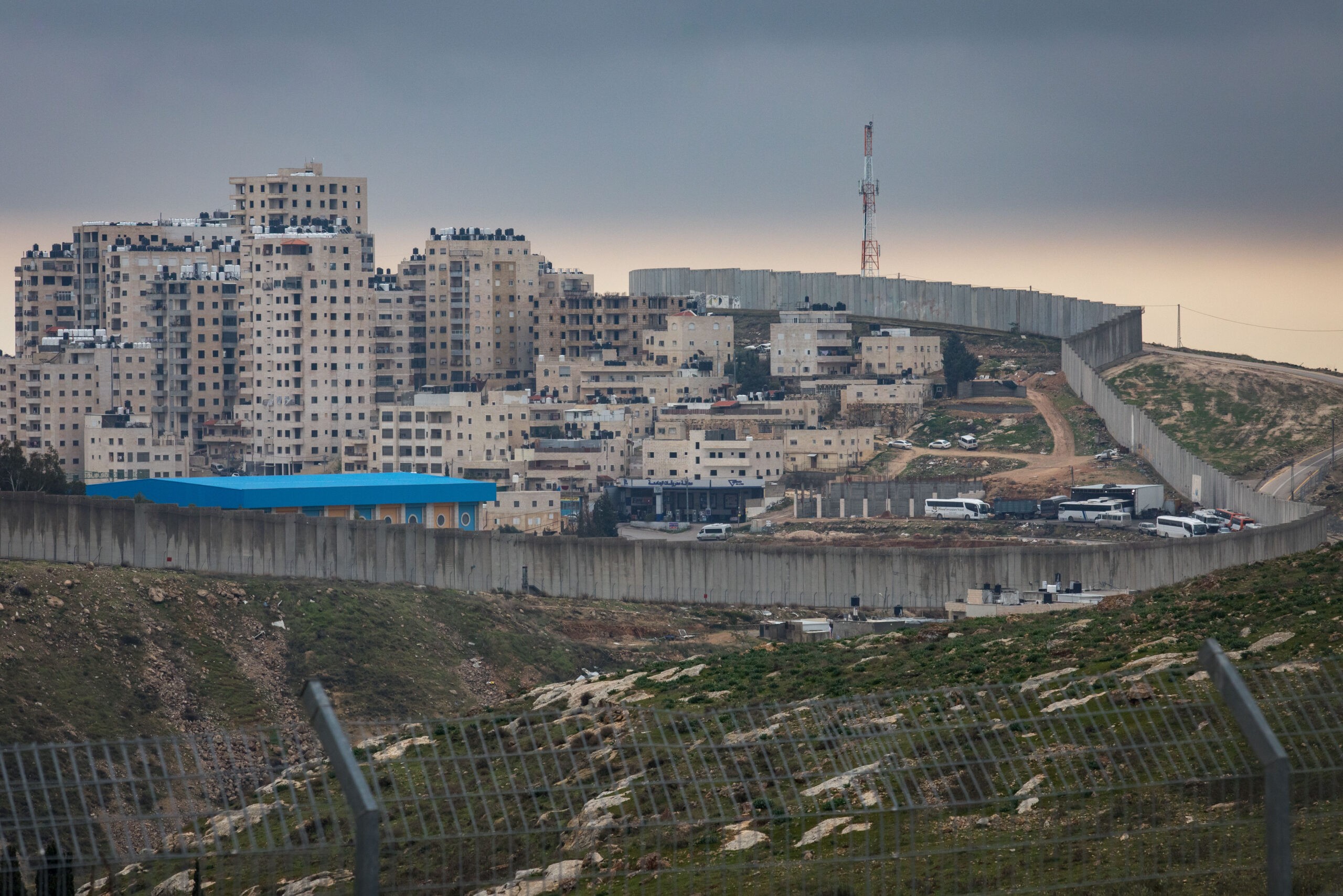 דרמטי: מסתערבי מג"ב עצרו את המבוקש בלב אבו-דיס | תיעוד