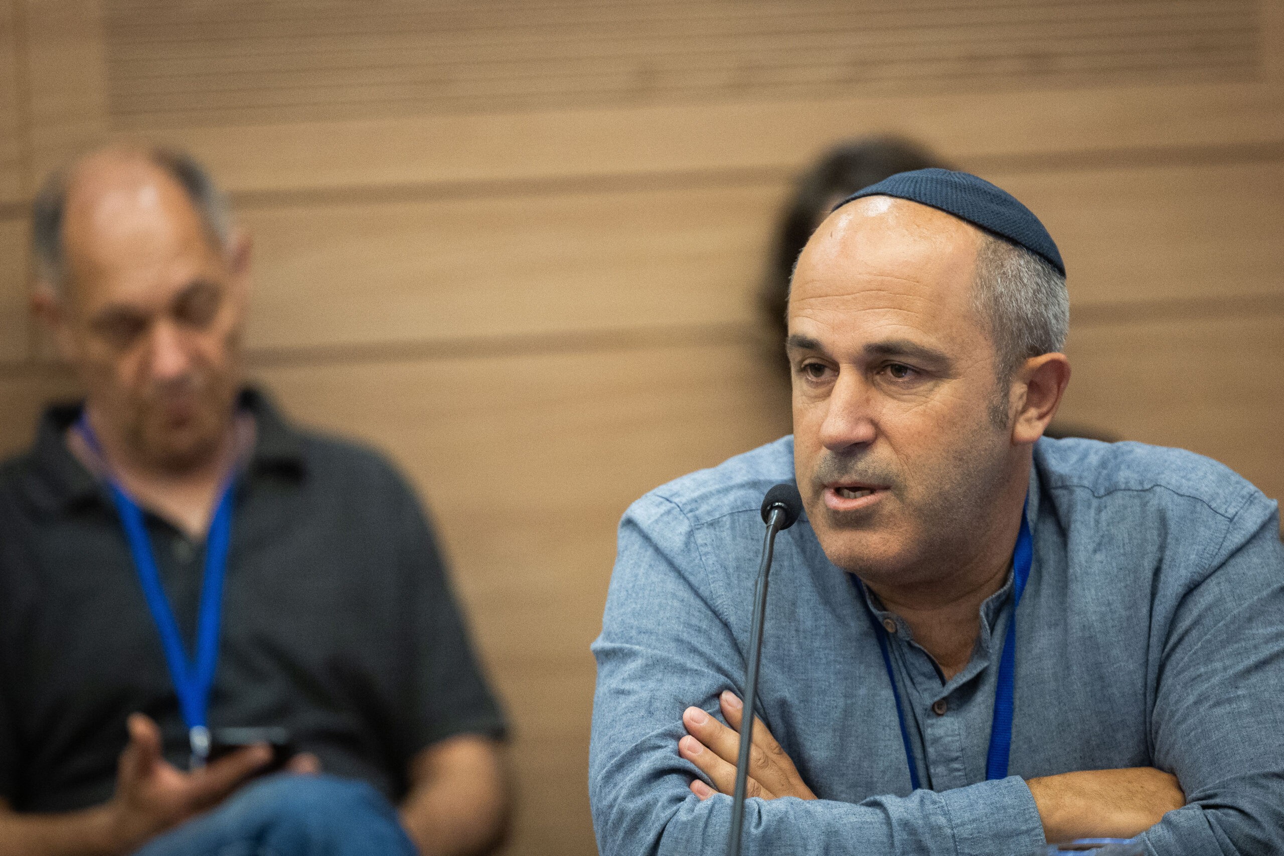 אריה קינג יצא נגד סיוע הומניטרי לחמאס ונחקר על "הסתה לטרור"