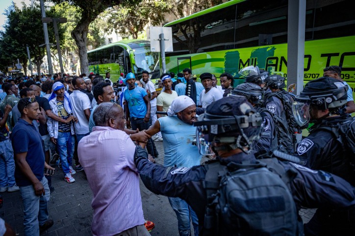 ההתפרעויות האלימות של המסתננים האריתראים בדרום תל אביב, ארכיון | צילום: יונתן זינדל פלאש 90