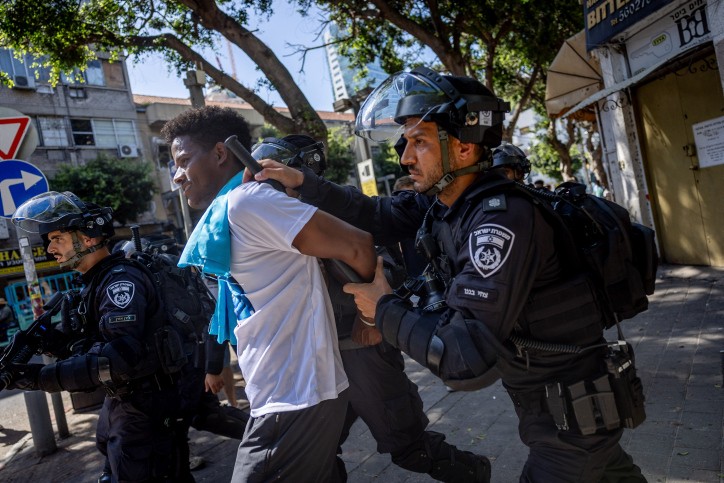 בשל החשש למהומות של מסתננים: משטרת ישראל מגבירה כוננות