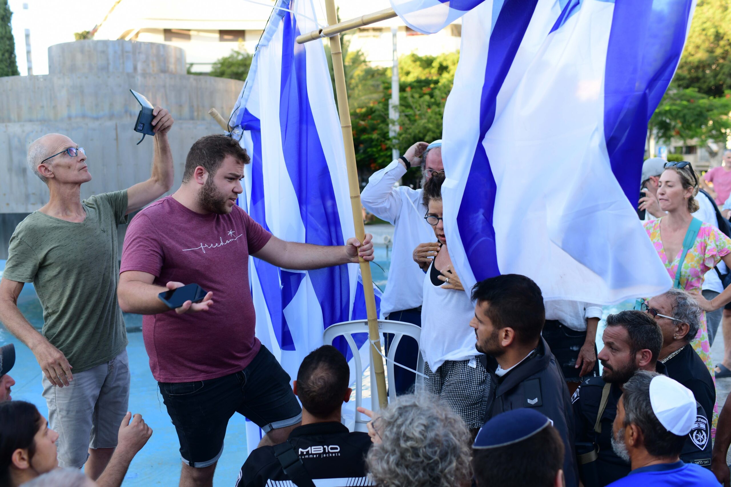 השיבושים בתפילה בכיכר דיזינגוף | צילום: תומר נויברג פלאש 90