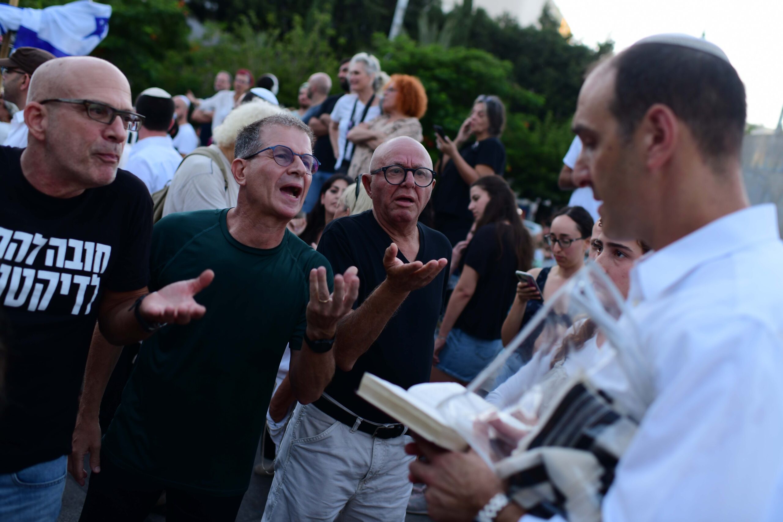 הפורעים בתפילת יום כיפור בכיכר דיזינגוף, ארכיון | צילום: תומר נאוברג, פלאש 90 