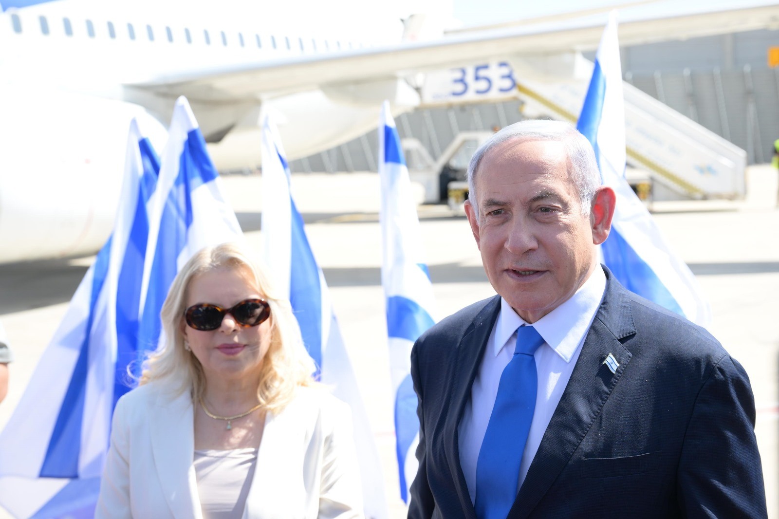 רה"מ ורעייתו לפני הטיסה | צילום: עמוס בן גרשום, לע"מ