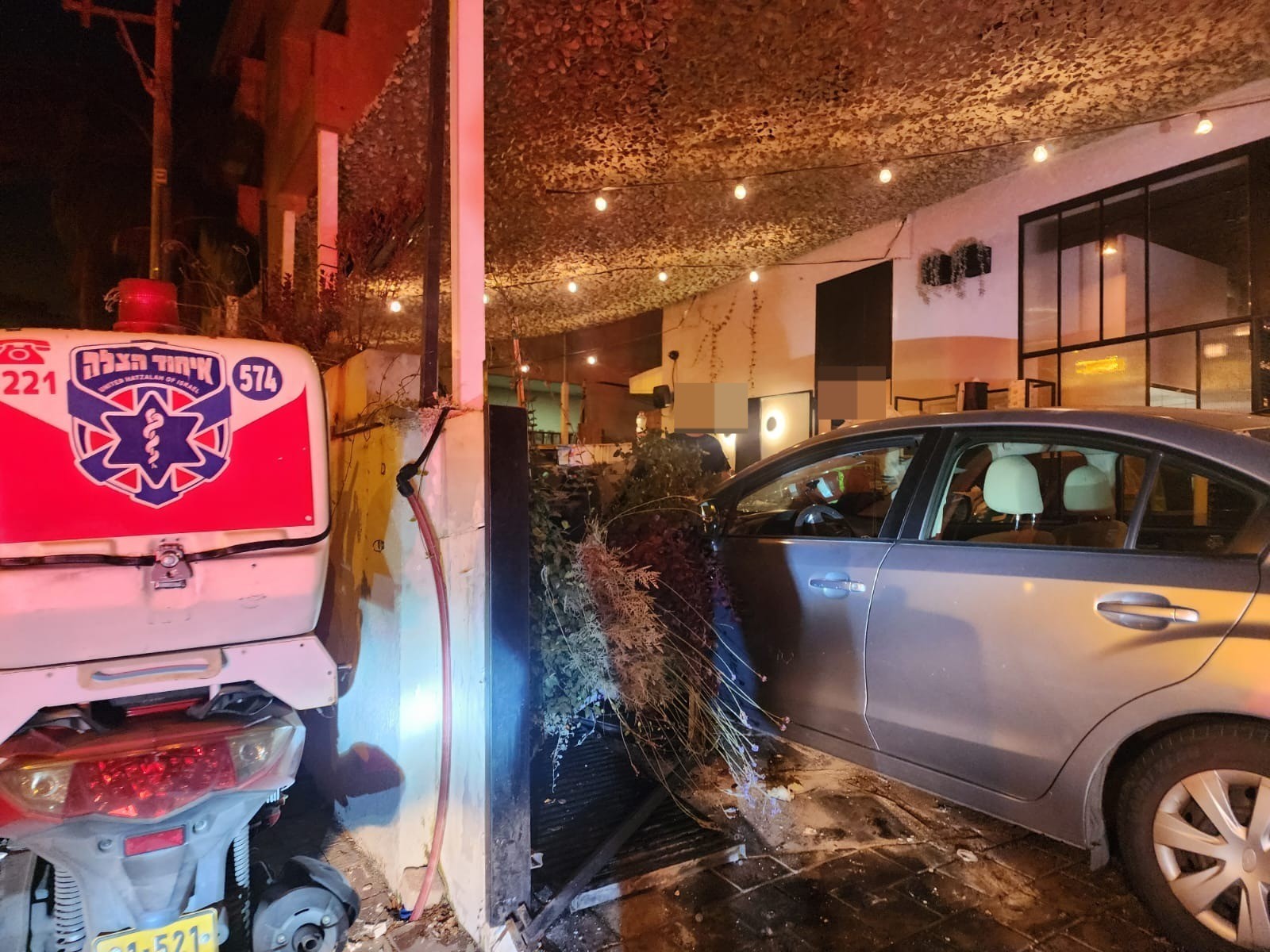 חריג: נהג התנגש בבר אוכל בגבעתיים - ועורר חשד לניסיון פיגוע