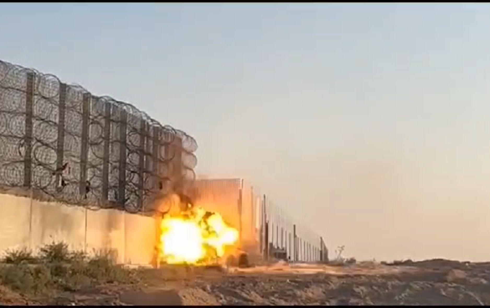 התפרעויות בגבול עזה: ערבים השליכו מטענים על כוחותינו