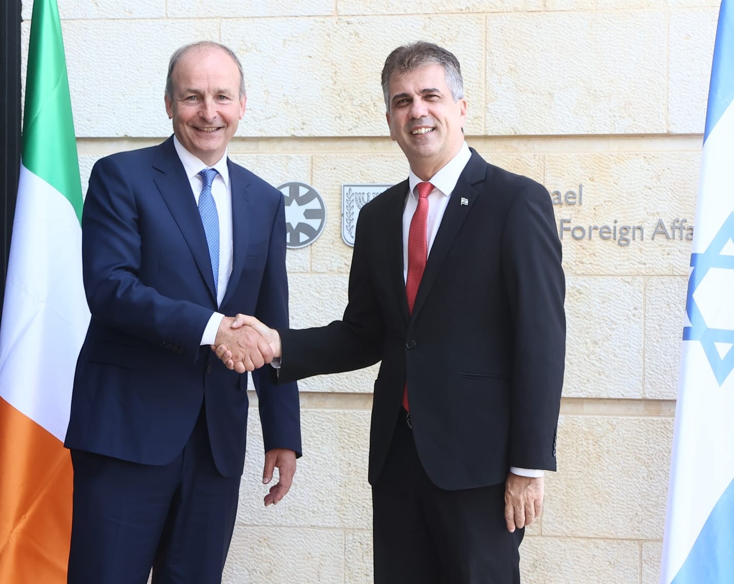 יפעלו לשיפור ביחסים: שר החוץ אלי כהן נפגש עם מקבילו האירי