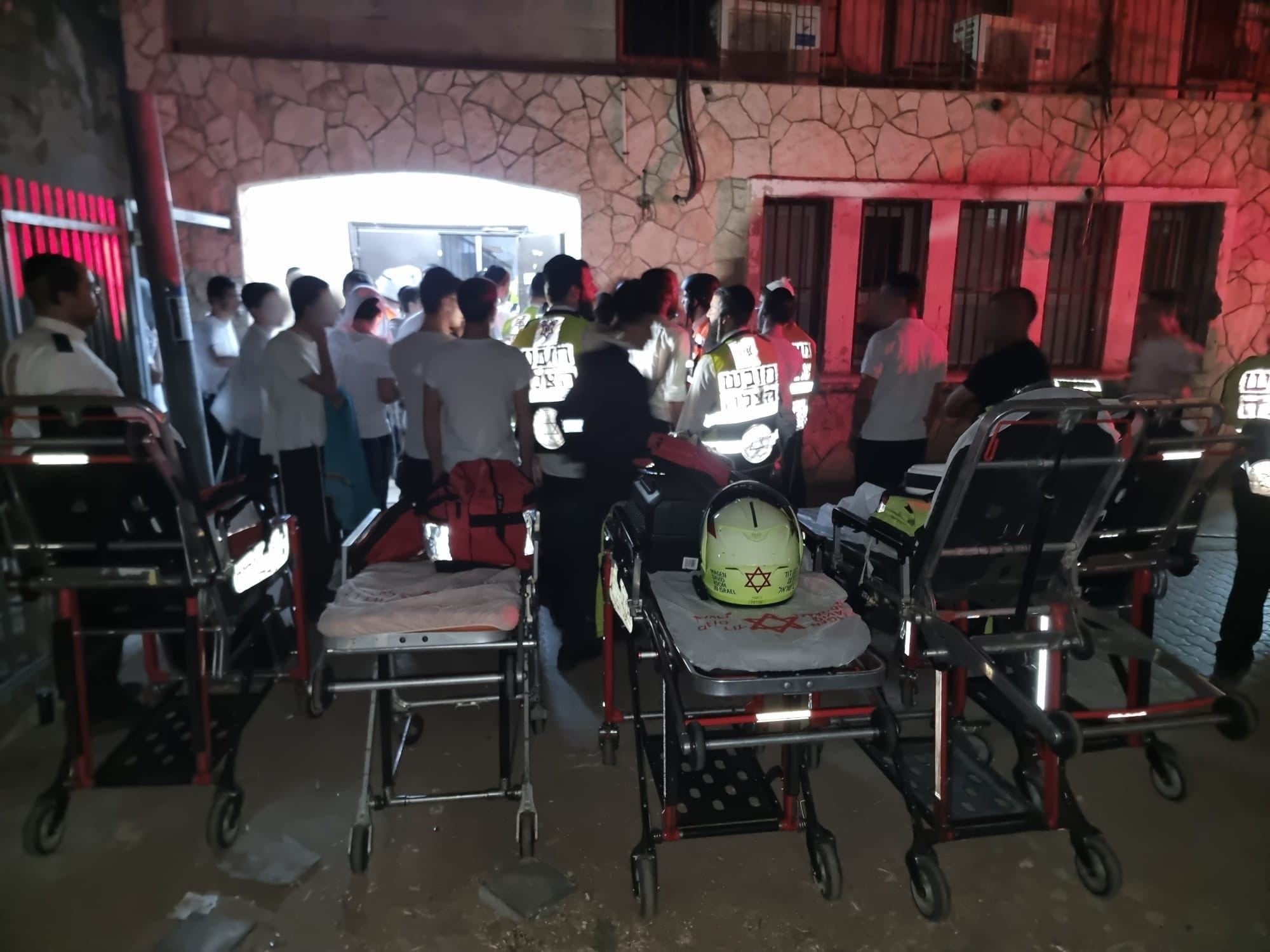 "המולה ועשן": 28 פצועים משריפת בניין ישיבה בבני ברק