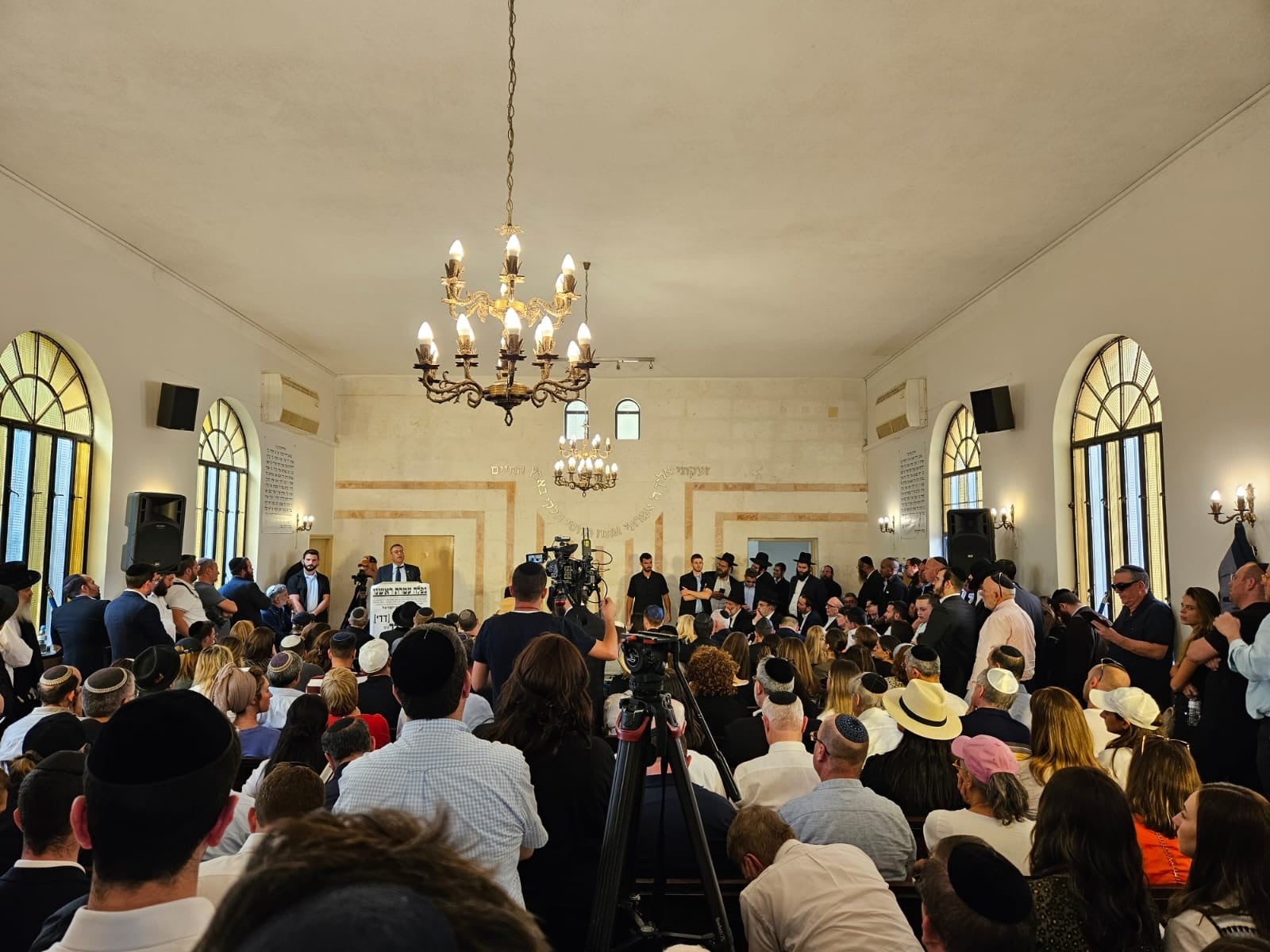 נפרדים: הזמר החרדי דדי גראוכר ז"ל הובא למנוחות; רה"מ ספד