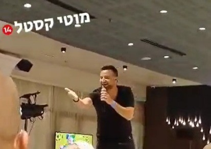 "כשהתחלת וסרלאוף עוד ינק": הסטנדאפ שקרע את רה"מ מצחוק | צפו