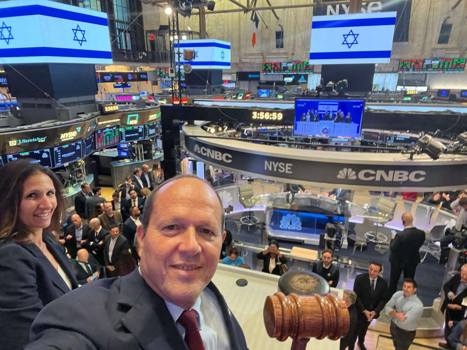 הבורסה בניו יורק נצבעה בכחול-לבן לכבוד הביקור של ברקת | צפו