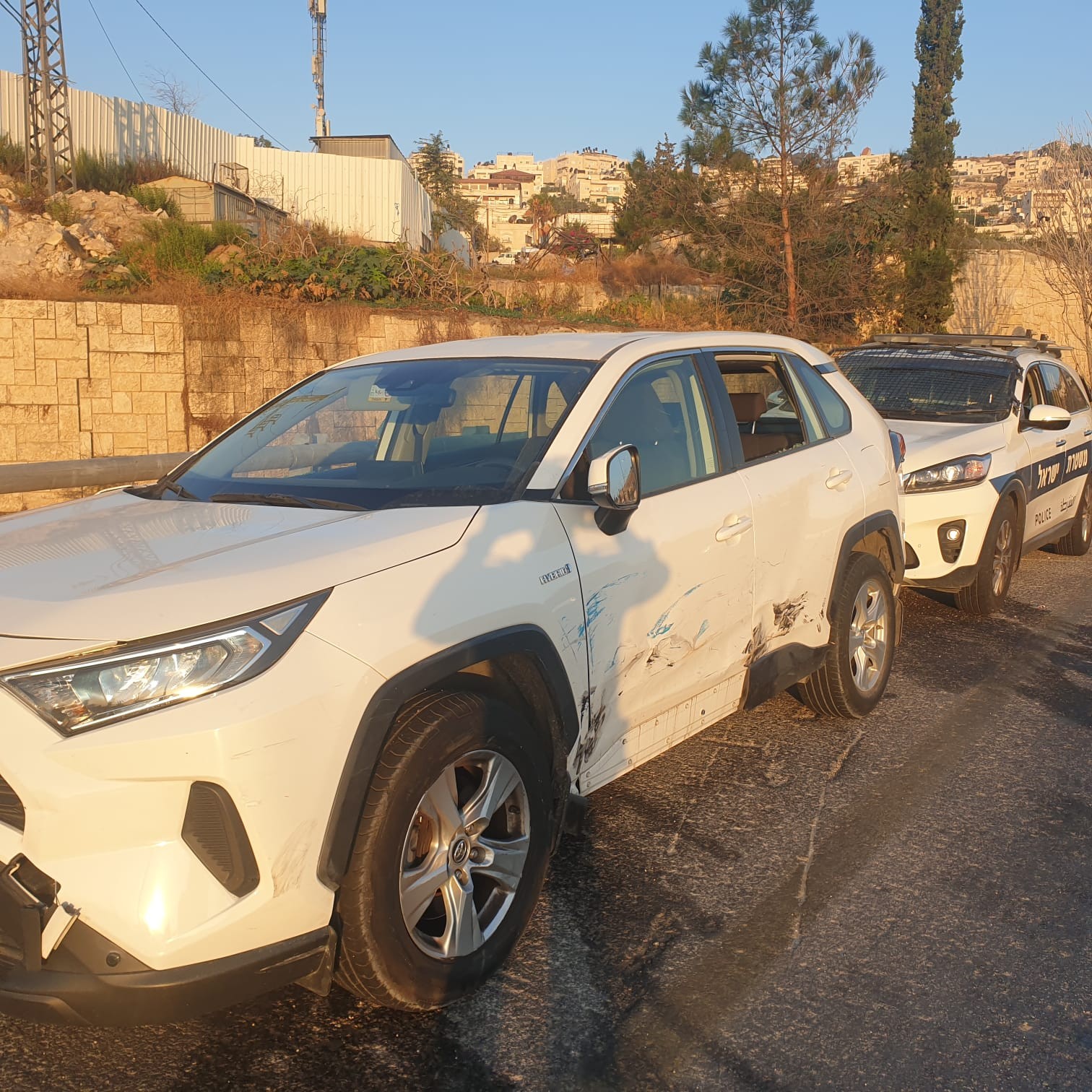 פרץ את המחסום, עבר באור אדום ונעצר | צפו במרדף