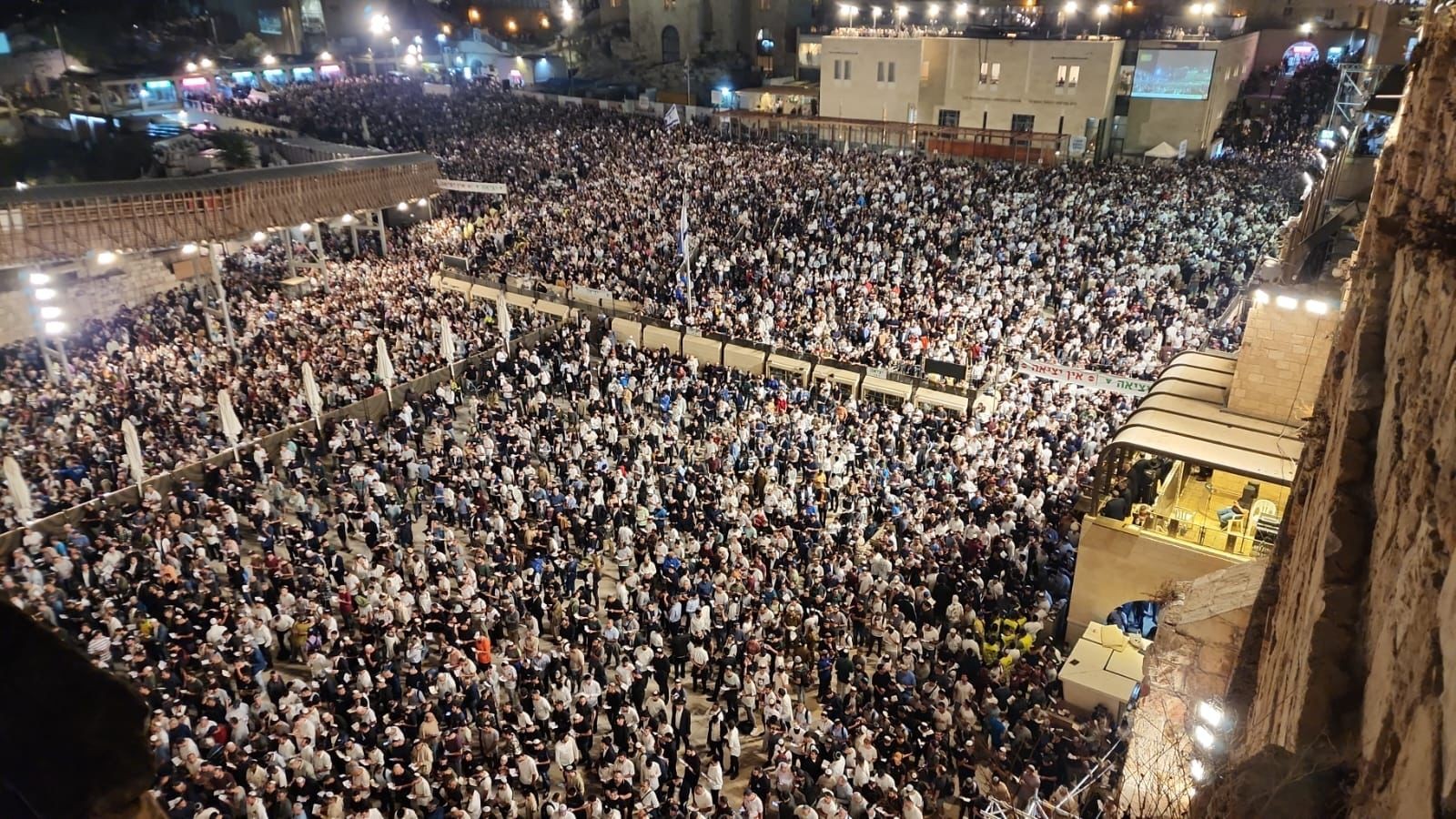 מעמד הסליחות בכותל המערבי | צילום: הקרן למורשת הכותל המערבי