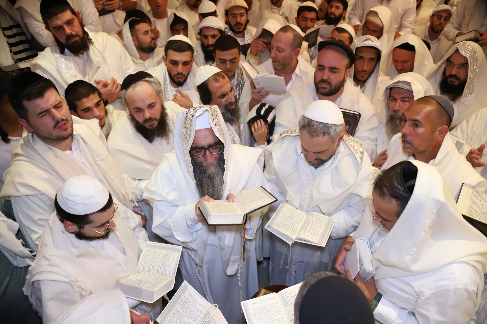 התשובה המפתיעה של הרב פינטו על המהומה בת"א ביום הכיפורים