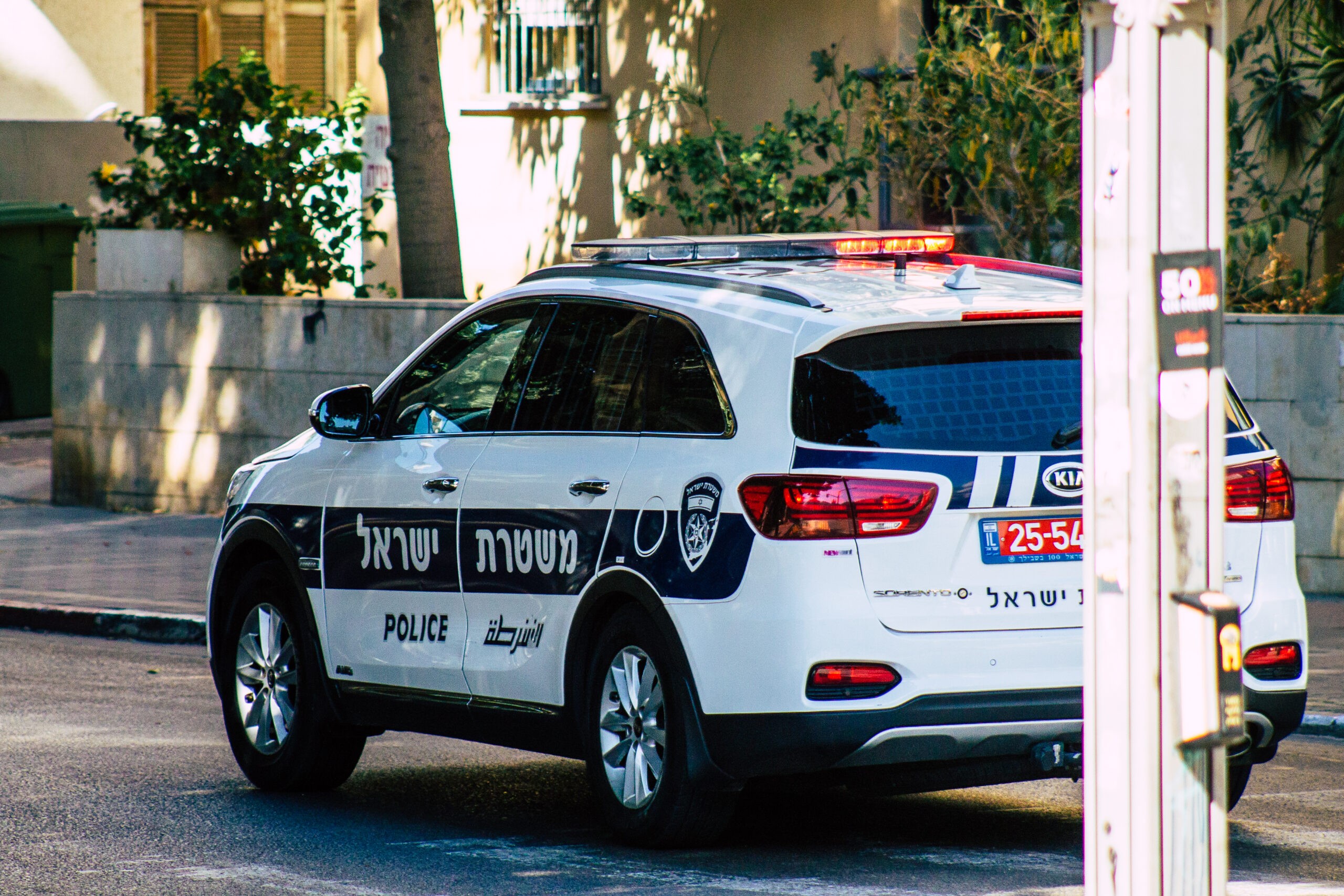 כוחות פשטו על עסק באזור התעשייה ביבנה | זה מה שגילו בפנים