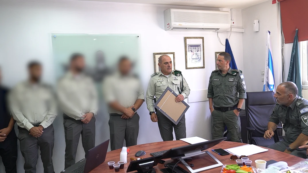 גיבורים: מפקד מג"ב העניק צל"ש ללוחמים שנטרלו מחבל בבקעה