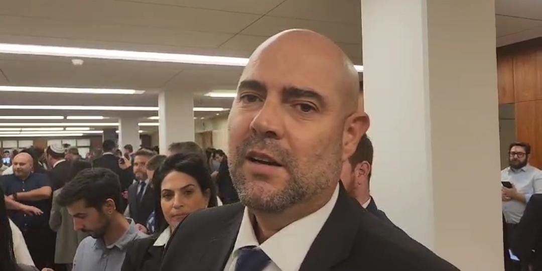 דרמה בכנסת: "תוך כדי הדיון במליאה - צבע אדום"