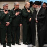 הסדקים בלב משמרות המהפכה: כך גונבים הבכירים סכומי עתק לכיסם