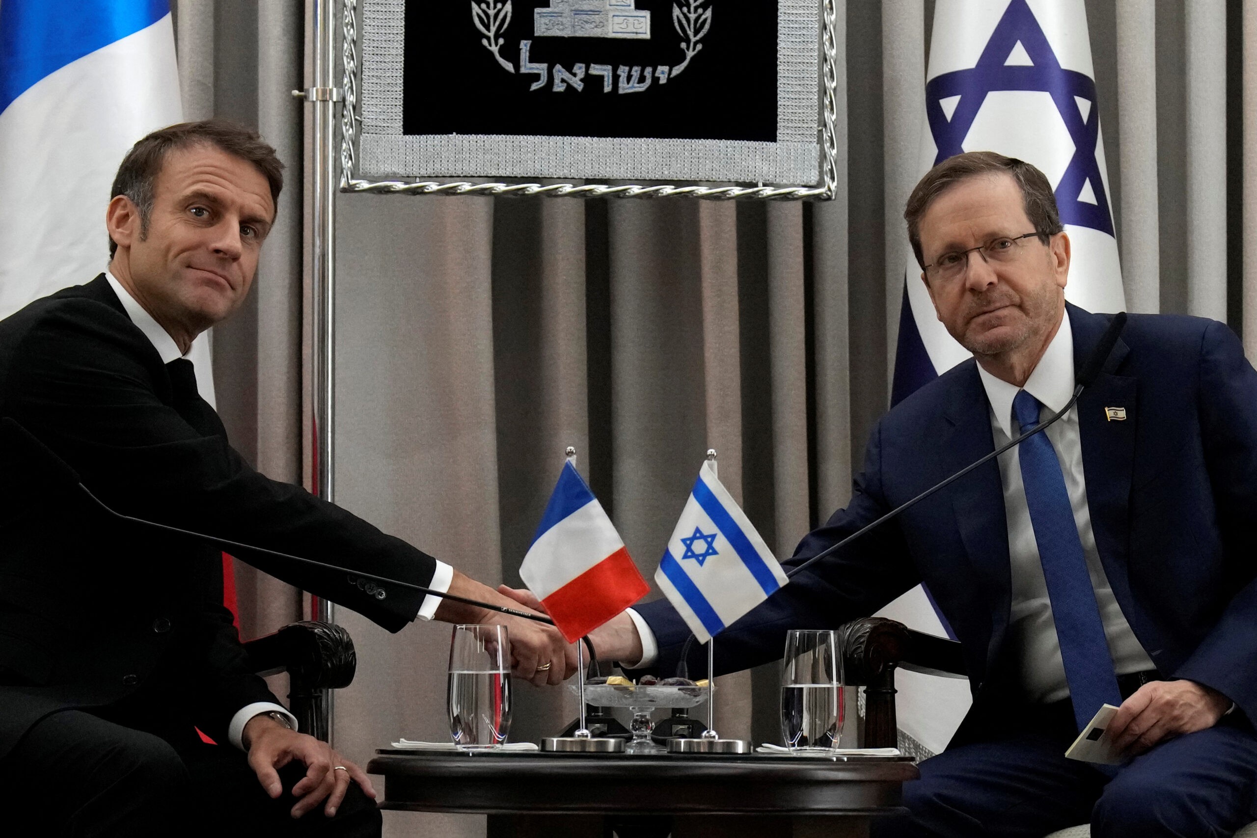 הרצוג לנשיא צרפת עמנואל מקרון: "חיזבאללה ואיראן משחקות באש"