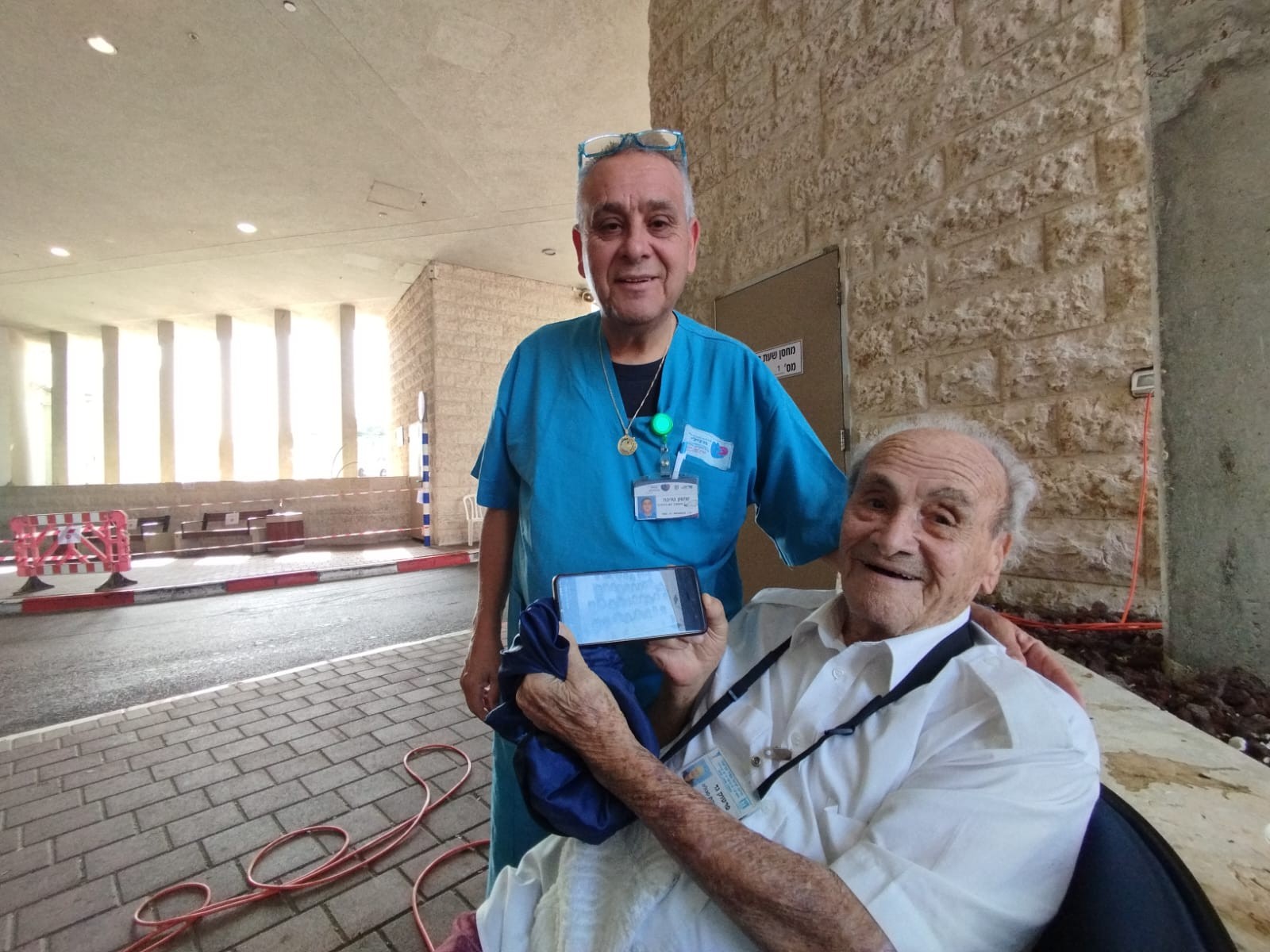 "צילמת אותי בכיתה א'": בצל המלחמה - איחוד מרגש בברזילי