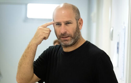חנוך דאום מסרב לגנות את ההפגנות האלימות - ומגבה את המוחים
