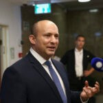 בנט: "יועצי נתניהו ביצעו בגידה, דינם מאסר עולם"
