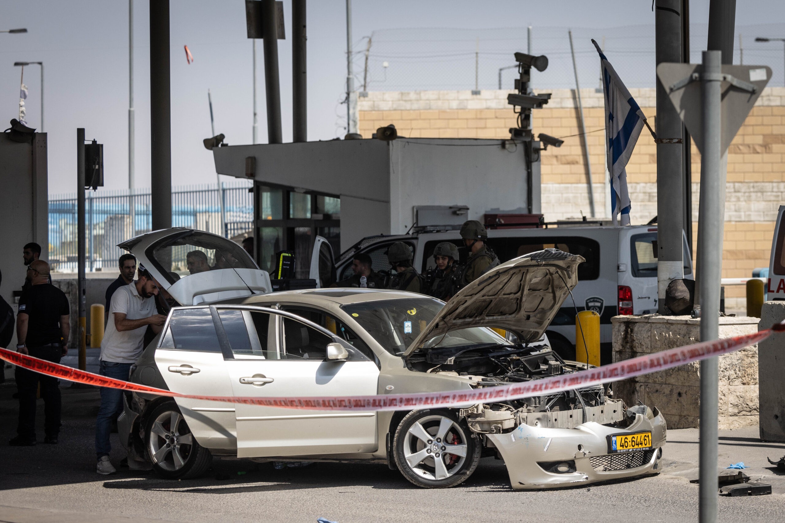 דרסו ודקרו את לוחמינו: כתבי אישום הוגשו נגד שני המחבלים